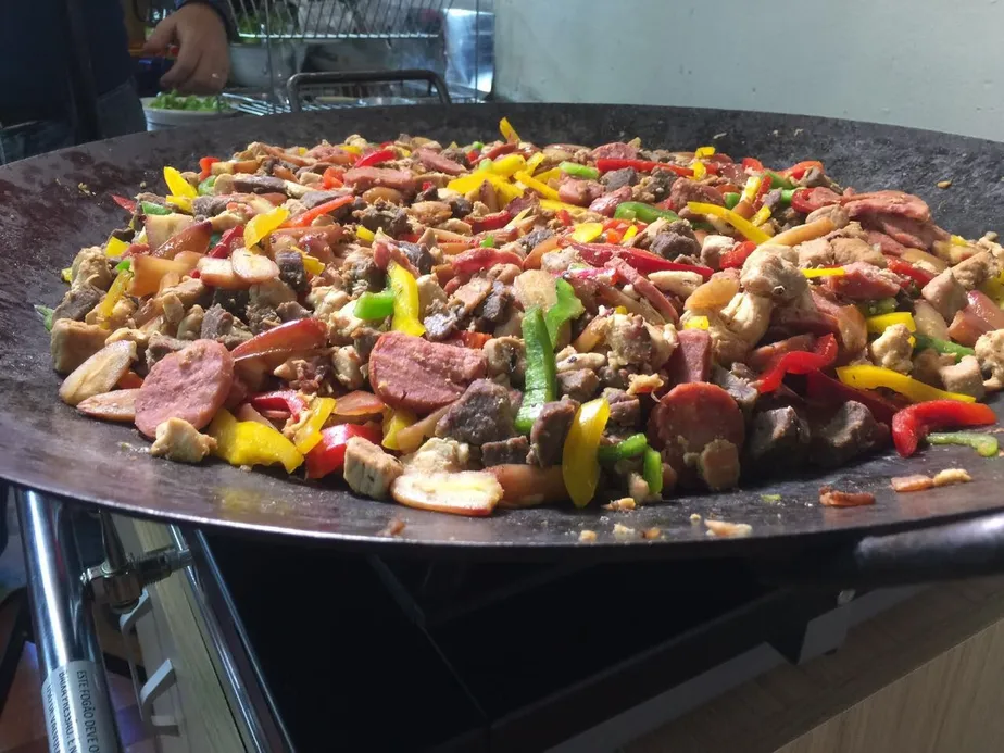 Entrevero Gaúcho Tradicional com Pinhão - Receita Autêntica dos Pampas