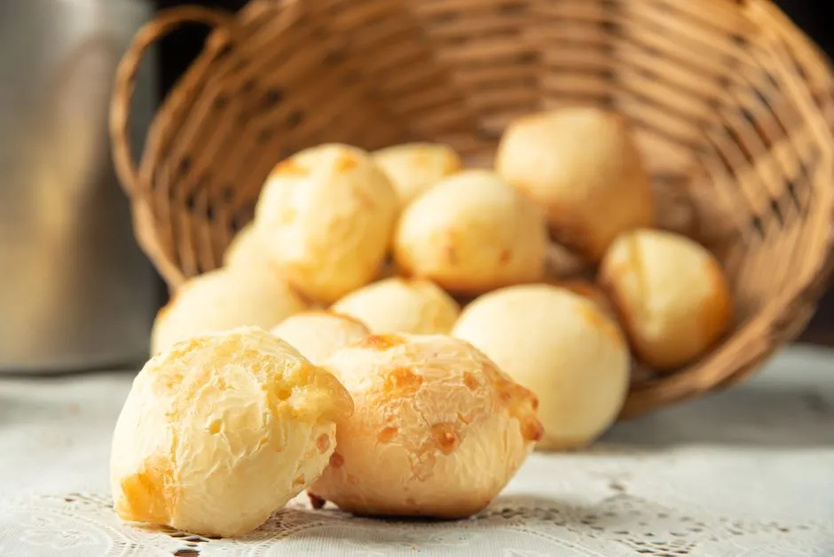 Pão de Queijo Mineiro: Lanche Brasileiro Irresistível