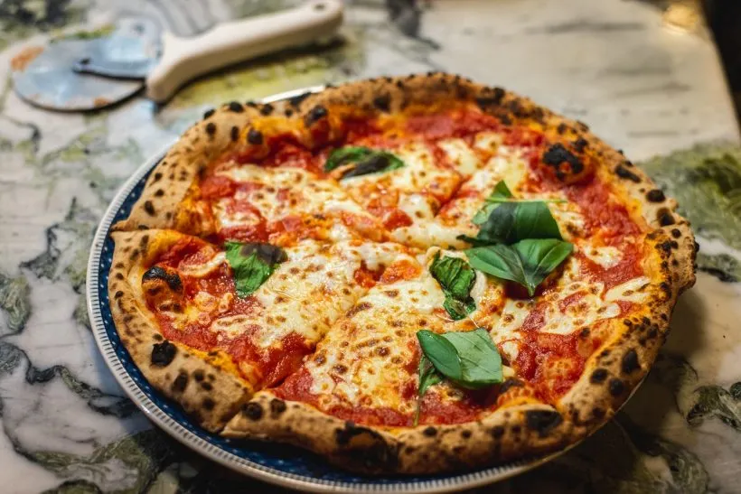 Pizza Margherita Italiana Adaptada ao Brasil: Receita Autêntica e Deliciosa