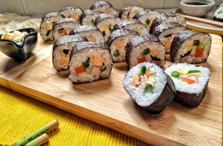 Sushi Caseiro Japonês com Toque Brasileiro: Receita Completa e Fácil para 12 Porções